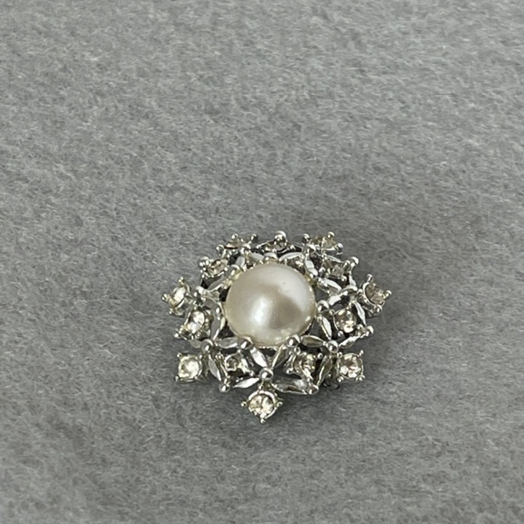 Brooch Sarah Coventry Vintage Small Pin, Faux Pearl and Clear Rhinestone - Picture 7 of 9